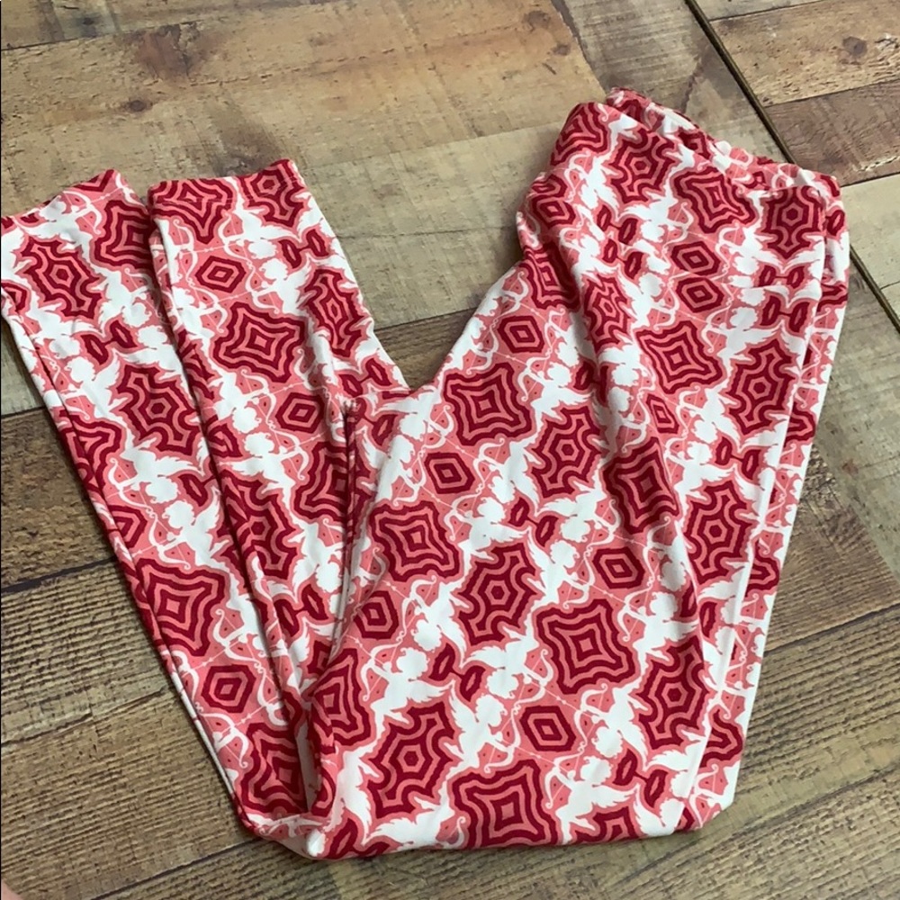 Lula Roe tall and curvy Cupid valentines leggings
